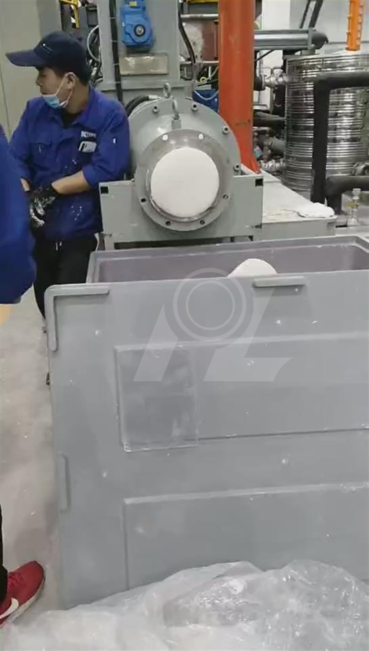 2，上料，捏合精煉